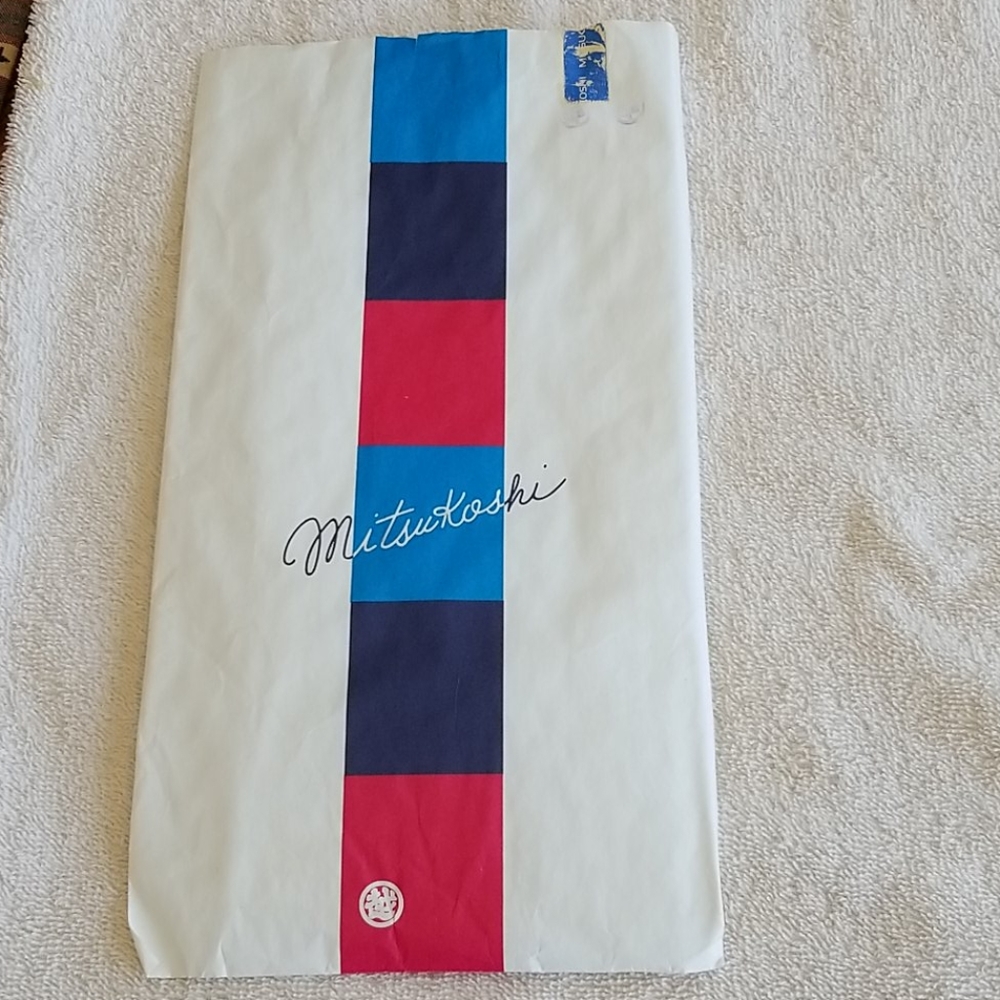 Brand new 34" x 34" Mitsukoshi scarp